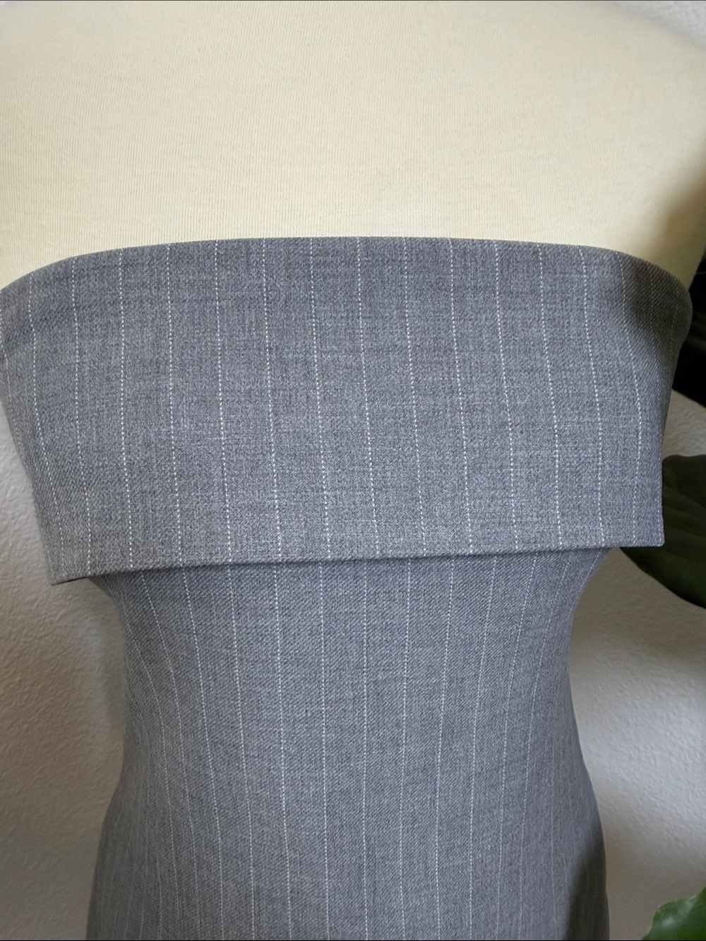 NWT Aritzia Babaton Strapless Gray Pinstripe Tube Top - Picture 4 of 8